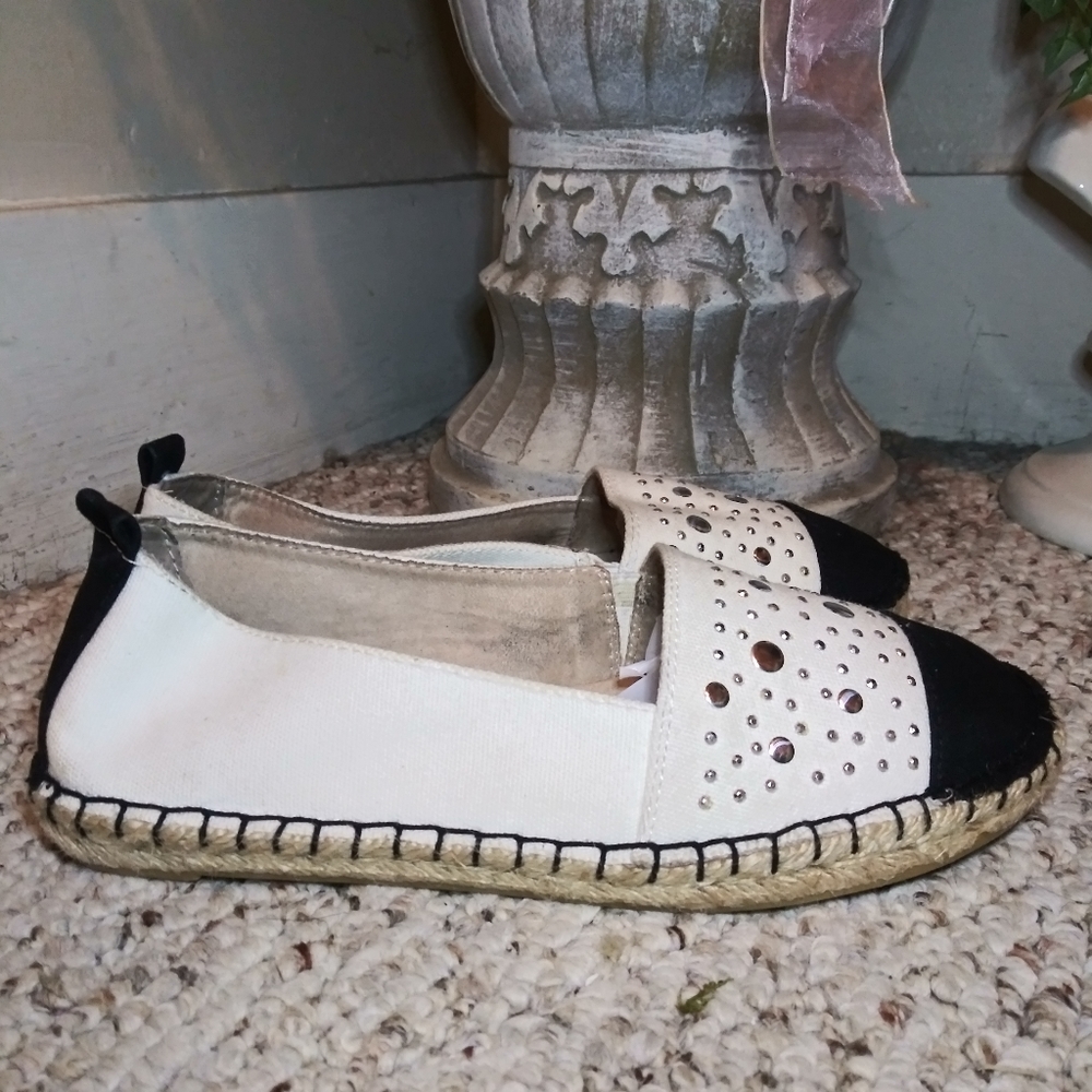 White Mountain Alfresco Cream & Black Silver Studded Espadrille Flats